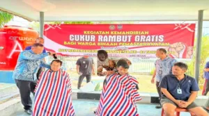 Cukur Rambut Gratis Semarakkan HUT Ke-81 RI, Lapas Karang Intan Perkuat Kemandirian Warga Binaan