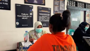 LANGKAH PROAKTIF DETEKSI DINI KESEHATAN TERHADAP PULUHAN WARGA BINAAN BARU MELALUI SKRINING HIV GRATIS GUNA MEWUJUDKAN LINGKUNGAN PEMASYARAKATAN YANG SEHAT SERTA BEBAS PENULARAN PENYAKIT