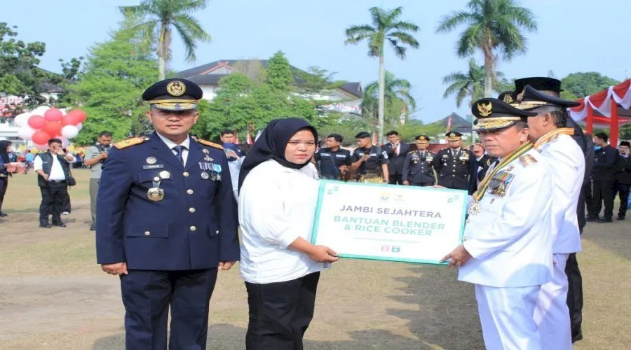 Gubernur Jambi Menjadi Pelopor Pertama di Indonesia yang Memberikan Modal Usaha dan Peralatan Kerja Bagi Warga Binaan Bebas Murni Pada HUT Ke-81 RI