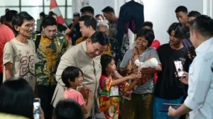 Presiden Prabowo Subianto Melakukan Kunjungan Mendadak Guna Meninjau Hunian Relokasi Warga Eks Bantaran Rel Kereta Api Senen Jakarta Pusat