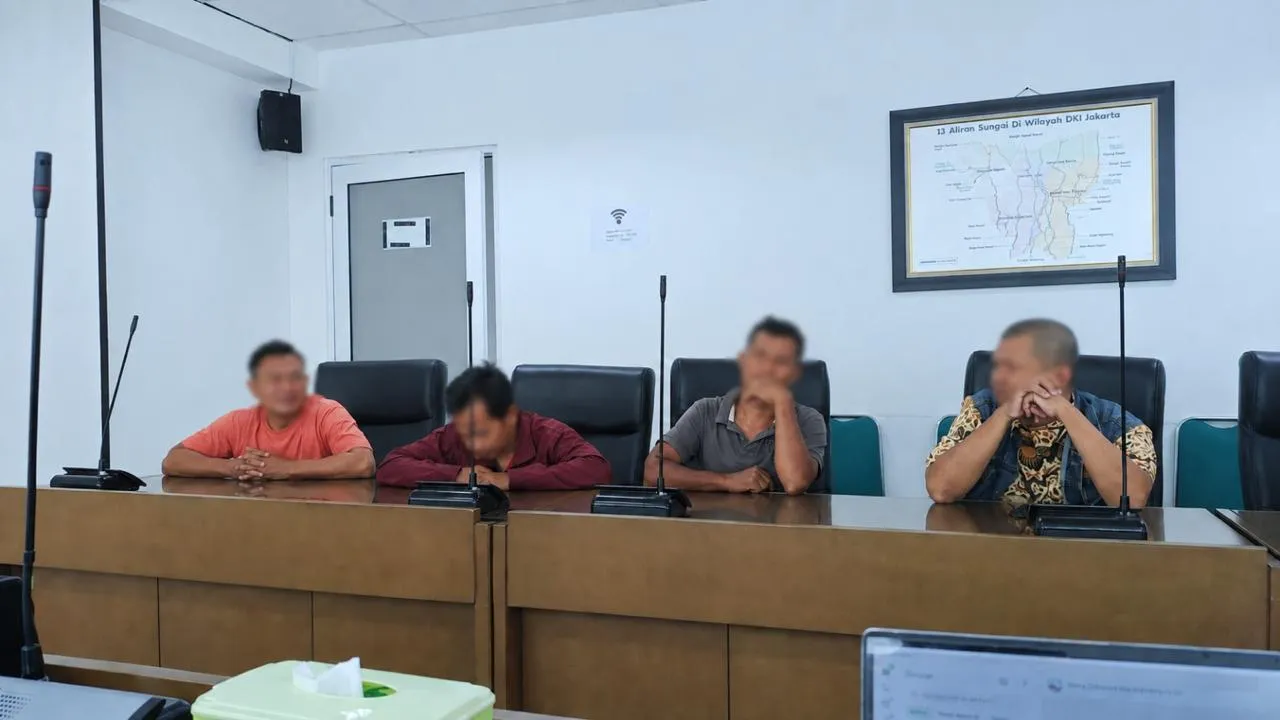Pemprov DKI Jakarta Tindak Tegas Pelaku Penimbunan Sampah Ilegal di Kramat Jati