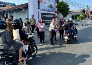 Wujudkan Pemasyarakatan Pasti Bermanfaat, Lapas Kotabaru Rutin Gelar Aksi Sosial Jumat Berkah Bagikan Makanan Siap Santap