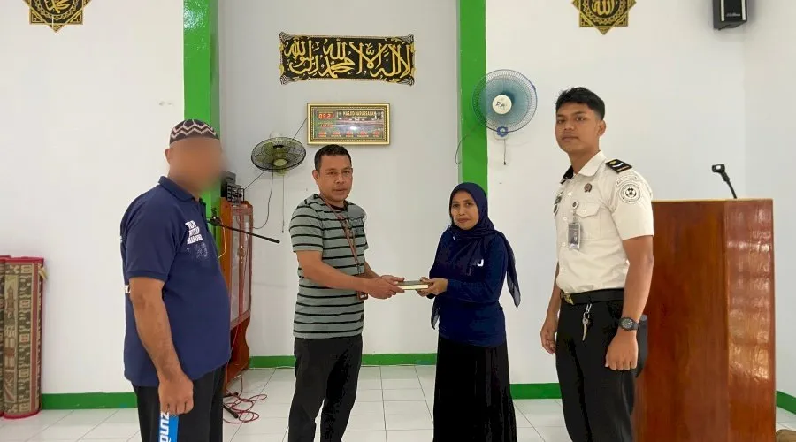 Perkuat Kerohanian Warga Binaan, Rutan Masohi Terima Bantuan Al-Qur’an Dari Kemenag Maluku Tengah Demi Pembinaan Kepribadian