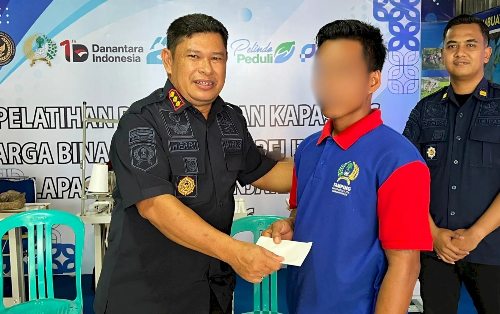 Apresiasi Karya Produktif, Lapas Banjarmasin Salurkan Premi Kerjasama Keterampilan Laundry Dan Kerajinan Kepada Puluhan Warga Binaan