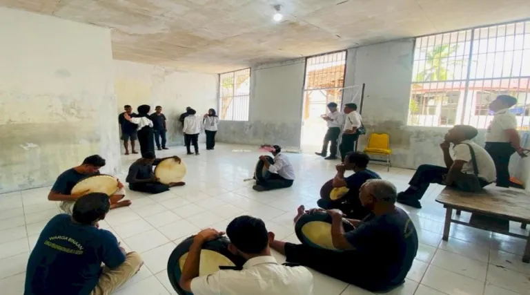 Inovasi Pembinaan Humanis Lapas Geser Lestarikan Seni Budaya Tradisional Seram Bagian Timur Lewat Pelatihan Tari Sawat dan Alat Musik Khas Tifa Rebana Bagi Warga Binaan
